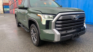Toyota Tundra 2022 đầu tiên về Việt Nam có giá hơn 4,5 tỷ đồng, ngoại thất xanh rêu lạ mắt