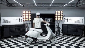 JUSTIN BIEBER X VESPA: Khi biểu tượng và thần tượng gặp nhau