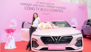 Ca sĩ Hồ Ngọc Hà mạnh tay tậu đủ bộ sưu tập 3 xe VinFast