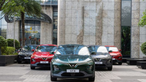 VinFast bàn giao lô xe VF 6 đầu tiên cho khách hàng