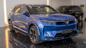 VinFast VF 9 Plus phiên bản trần kim loại: Khắc phục triệt để nhược điểm của trần kính toàn cảnh