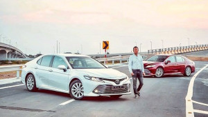[VIDEO] 1 tỷ mua Toyota Camry 2.0 hay Mazda6 2.5?