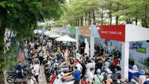 Hàng trăm người Hà Nội mang xe máy xăng đi “lên đời” xe điện VinFast