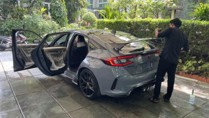 Tay chơi Vin Trần nhận bàn giao Honda Civic Type R 2023, màu sơn y hệt xe của doanh nhân Cường 