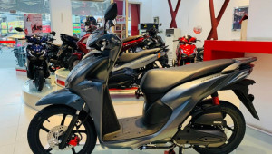 Giá Honda Vision đã “hạ nhiệt”, dân buôn vẫn bán chênh cả chục triệu đồng