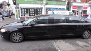 Bất ngờ chạm mặt Volvo limousine 6 cửa trên phố