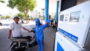 Hôm nay (11/8), giá xăng giảm còn từ 23.720 đồng/ lít