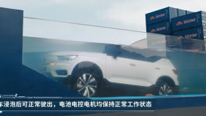 Volvo XC40 thuần điện vẫn hoạt động tốt dù bị ngâm trong nước sâu 1,7m
