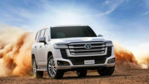 Toyota ra mắt Land Cruiser 300 Series Hybrid mạnh nhất lịch sử