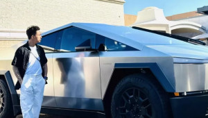 Đại gia Minh Nhựa thích thú với bán tải điện Tesla Cybertruck, thấy hợp lý để mang về Việt Nam