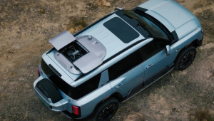 Fang Cheng Bao Bao 8 được trang bị drone, tài xế dùng để thăm dò tình trạng tắc đường