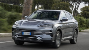 BYD mong muốn hợp tác với Tesla để chống lại 