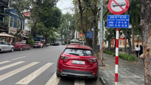 Tiếp tục thí điểm cấm ô tô trên 16 chỗ vào phố cổ giờ cao điểm