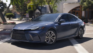 Toyota Camry Nightshade ra mắt: Thiết kế thể thao nhưng vẫn giữ hệ truyền động hybrid quen thuộc