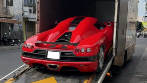Koenigsegg CCX độc nhất Việt Nam bất ngờ xuất hiện tại showroom ở TP.HCM