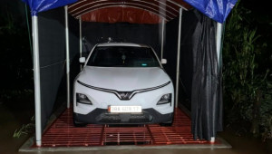 Người dùng ô tô Việt nghĩ cách “cứu xe” trước bão số 13