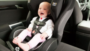 Xe taxi, xe dịch vụ không phải trang bị thiết bị an toàn cho trẻ em