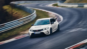 Civic Type R thiết lập kỷ lục mới 7 phút 44,881 giây cho xe dẫn động cầu trước tại Nürburgring (Đức)