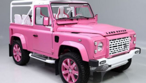 Defender 90 màu hồng 'độc lạ' lên sàn, giá bán gây tò mò