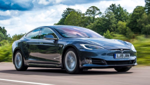 Các hãng xe lo sợ thị trường xe điện 