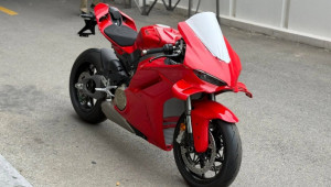 Cận cảnh Ducati Panigale V4 2025 đầu tiên về Việt Nam