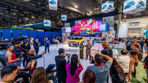 Khách quốc tế ấn tượng với dàn xe điện thông minh của VinFast tại CES 2024