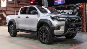 Toyota trình làng bản nâng cấp của Hilux: Thiết kế thay đổi, trang bị công nghệ hybrid nhẹ