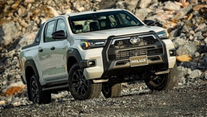 Toyota Hilux 2023 mở bán tại Việt Nam, giá tăng 180 triệu đồng