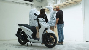 Honda SH 125i có thêm phiên bản mới, lần đầu dùng vật liệu không cần sơn thân xe