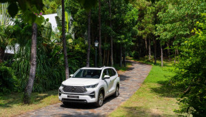 Xe nhập khẩu áp đảo, thị trường ô tô Việt bùng nổ dịp cuối năm