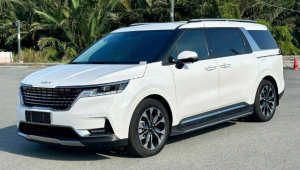 Kia Carnival bản xăng “dọn kho”: Ưu đãi tới 210 triệu đồng nhưng vẫn đắt hơn bản máy dầu mới
