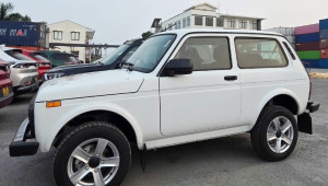 Xe Nga Lada bất ngờ cập cảng Việt Nam