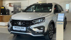 Lada Vesta SW Cross lộ giá 549 triệu đồng tại Việt Nam: Xe ngang cỡ Mazda3, nội thất có điểm giống xe Volvo