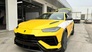 Ca sĩ Đoàn Di Băng chi hơn chục tỷ tậu siêu SUV Lamborghini Urus Performante ngay ngày mùng một Tết Nguyên Đán