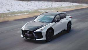 Lexus RZ ra mắt phiên bản nâng cấp giữa vòng đời với loạt trang bị hiện đại