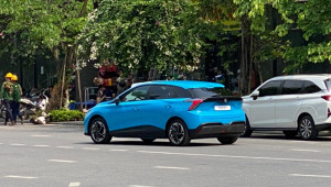 MG4 EV bất ngờ lộ diện tại Việt Nam, tất bật chuẩn bị cho ngày ra mắt