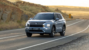 Mitsubishi Outlander PHEV 2026 chính thức chốt giá từ 1,1 tỷ VNĐ: SUV được nâng cấp hàng loạt tiện nghi và pin