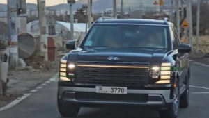 Cận cảnh Hyundai Palisade 2025 lăn bánh trên đường phố