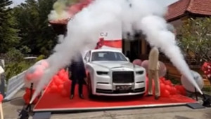 Tỷ phú Ấn Độ bổ sung Rolls-Royce Phantom VIII vào bộ sưu tập 12 xe siêu sang