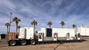 Tesla giới thiệu hệ thống trạm sạc di động cho xe điện