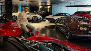 Cristiano Ronaldo khoe dàn siêu xe triệu USD trong gara cá nhân