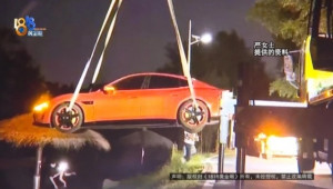 Xe điện Xiaomi SU7 lao xuống hồ khi đang kích hoạt chế độ tự đỗ