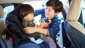 Xe dịch vụ có bắt buộc phải lắp ghế an toàn cho trẻ em?