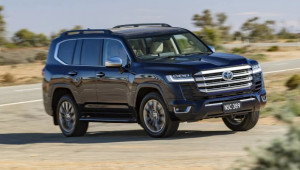 Toyota Land Cruiser 300 có doanh số vượt mốc 100.000 xe trong năm 2024
