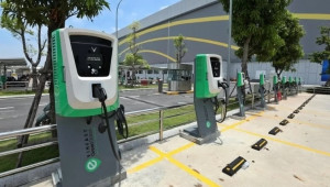 Sạc xe điện tại Việt Nam: Giá cao, chưa đồng bộ