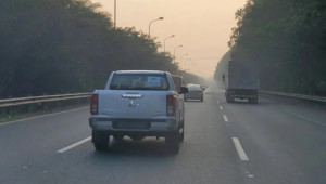 Mitsubishi Triton 2024 lộ diện trên đường phố Hà Nội: Đếm ngược ngày ra mắt