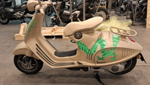 Vespa 946 Dragon bản giới hạn đầu tiên về Việt Nam: Giá dự kiến khoảng 2 tỷ đồng