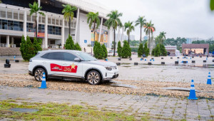 Người trẻ hào hứng sau tay lái VinFast VF 7 và VF 8: “Trải nghiệm thú vị, mang lại sự an tâm”