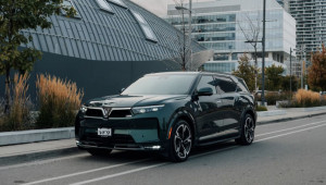 VinFast bàn giao hơn 12.100 ô tô điện trong tháng 3/2025