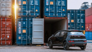 VinFast VF 5 và VF e34 xuất hiện ở cảng Indonesia: Có nhiều chi tiết khác với xe bán ở Việt Nam